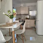 Rodini Ylia - Maisonette With Yard Daire