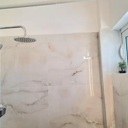 Rodini Ylia - Maisonette With Yard Apartment