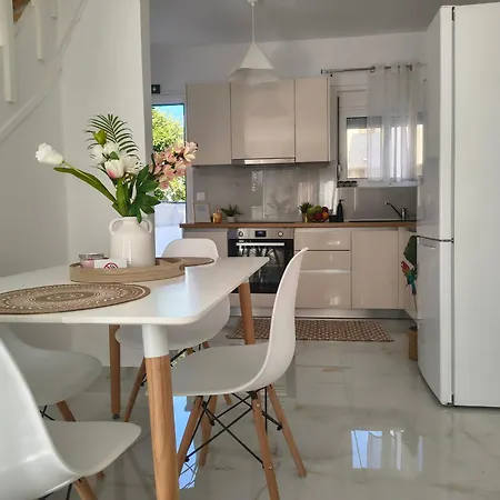 Rodini Ylia - Maisonette With Yard Apartment