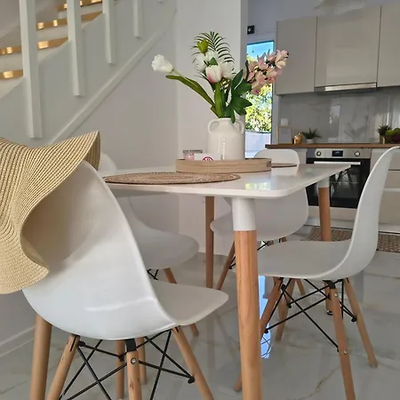 Rodini Ylia - Maisonette With Yard