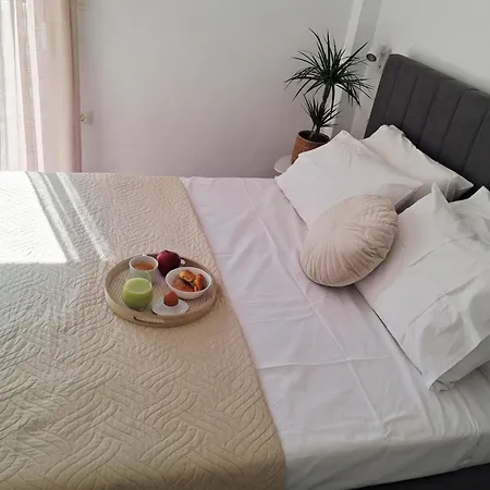 Rodini Ylia - Maisonette With Yard شقة *