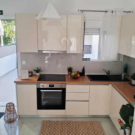 Rodini Ylia - Maisonette With Yard *