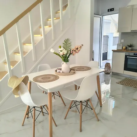 Rodini Ylia - Maisonette With Yard Apartman