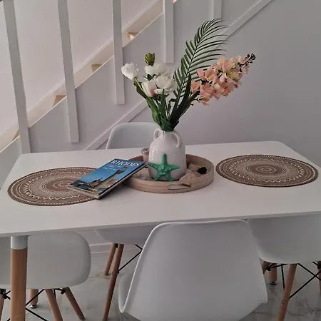 Rodini Ylia - Maisonette With Yard